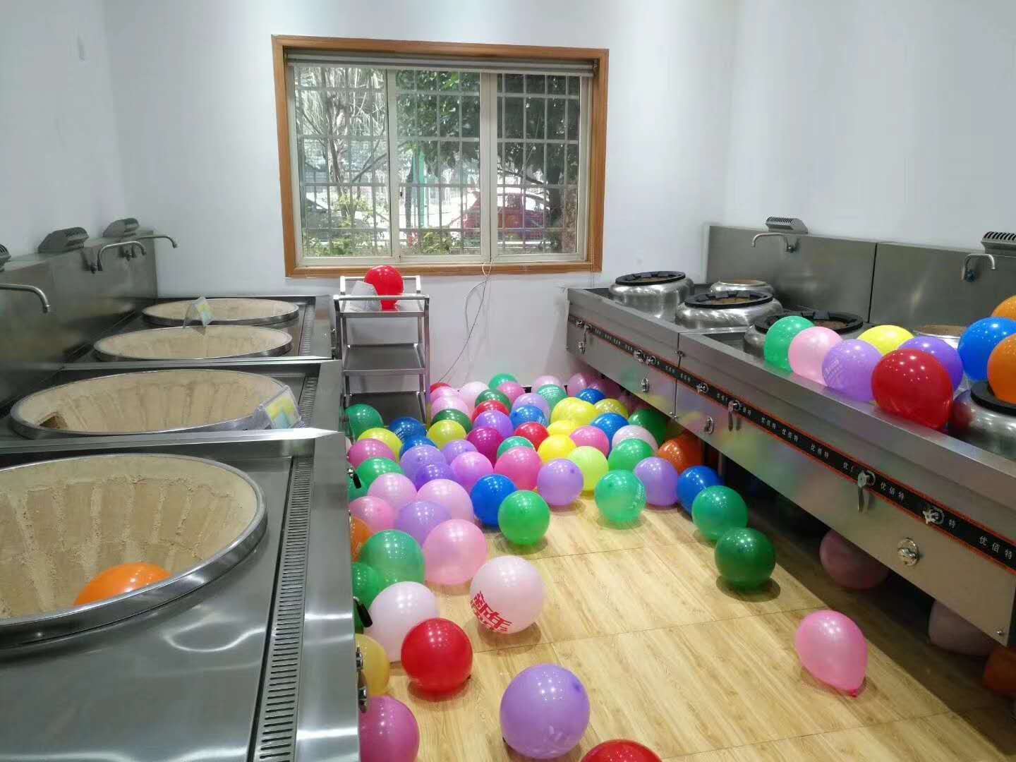 成都蜜桃视频黄色网設備公司蜜桃视频APP下载网站年會籌備照片5