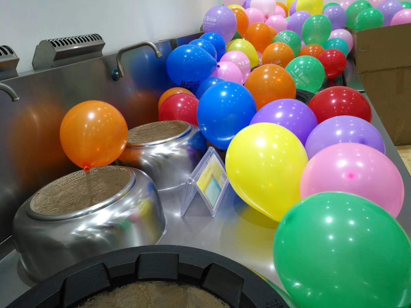 成都蜜桃视频黄色网設備公司蜜桃视频APP下载网站年會籌備照片6