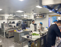 成都學校食堂廚具蜜桃视频黄色网設備生產廠家告訴你選擇商用廚具的注意事項